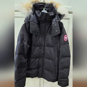 Canada Goose Wyndham Parka
 Black Down-Filled Fur-Trim Hooded Puffer